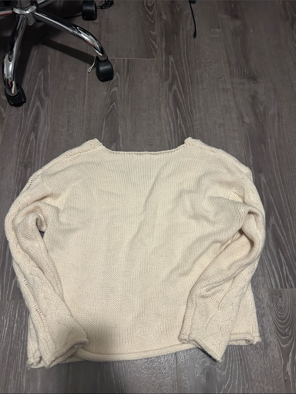 Edikted Cream Cable-Knit V-Neck Sweater - Picture 2 of 3
